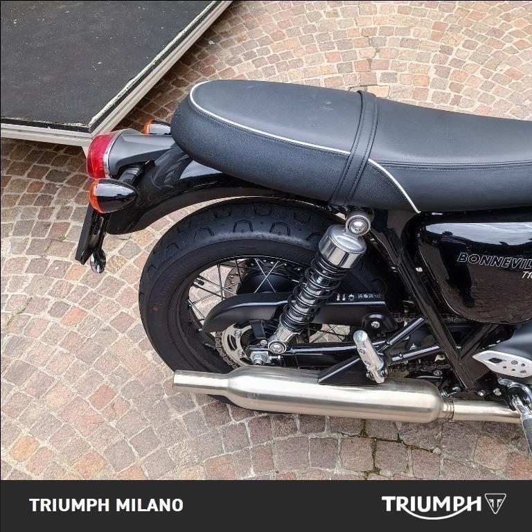 TRIUMPH Bonneville 900 T100 
