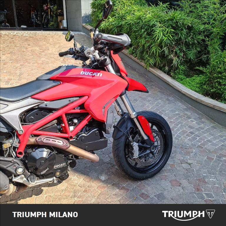 DUCATI Hypermotard 821 Red