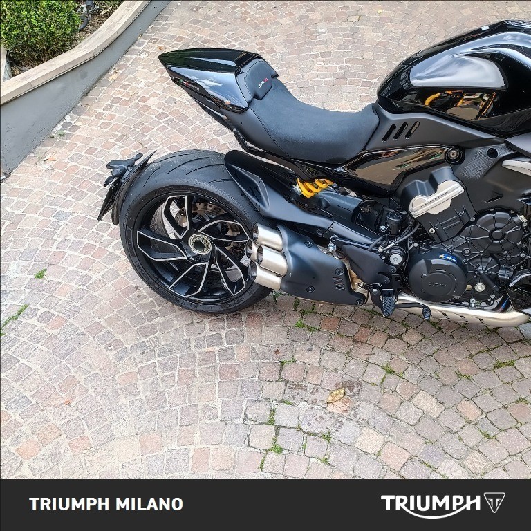 DUCATI Diavel V4 1158 Thrilling Black